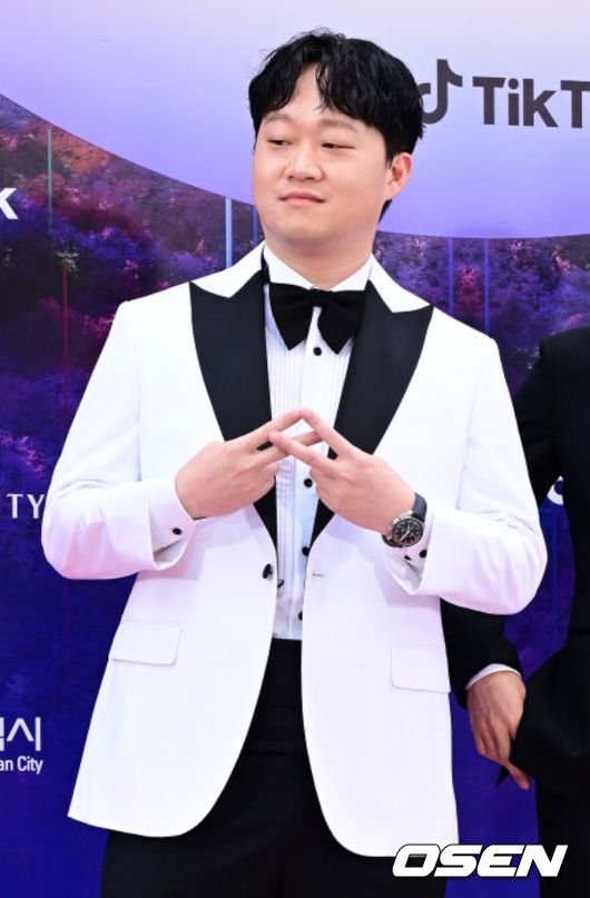 [OSEN=인천, 지형준 기자] 28일 오후 인천 중구 운서동 파라다이스시티에서 제59회 백상예술대상이 열렸다.개그맨 피식대학 정재형, 김민수, 이용주가 레드카펫을 밟고 있다. 2023.04.28 /jpnews@osen.co.kr