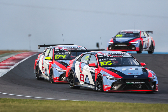 현대차 '더 뉴 아반떼 N TCR'이 2025 TCR 월드투어 호주에서 우승을 차지했다. 더 뉴 엘란트라 N TCR이 주행하고 있는 모습. 사진 현대차