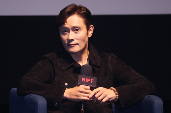 배우 이병헌이 19일 부산 해운대구 동서대학교 소향씨어터 신한카드홀에서 제30회 부산국제영화제(BIFF) 액터스 하우스에 참여하고 있다. 연합뉴스