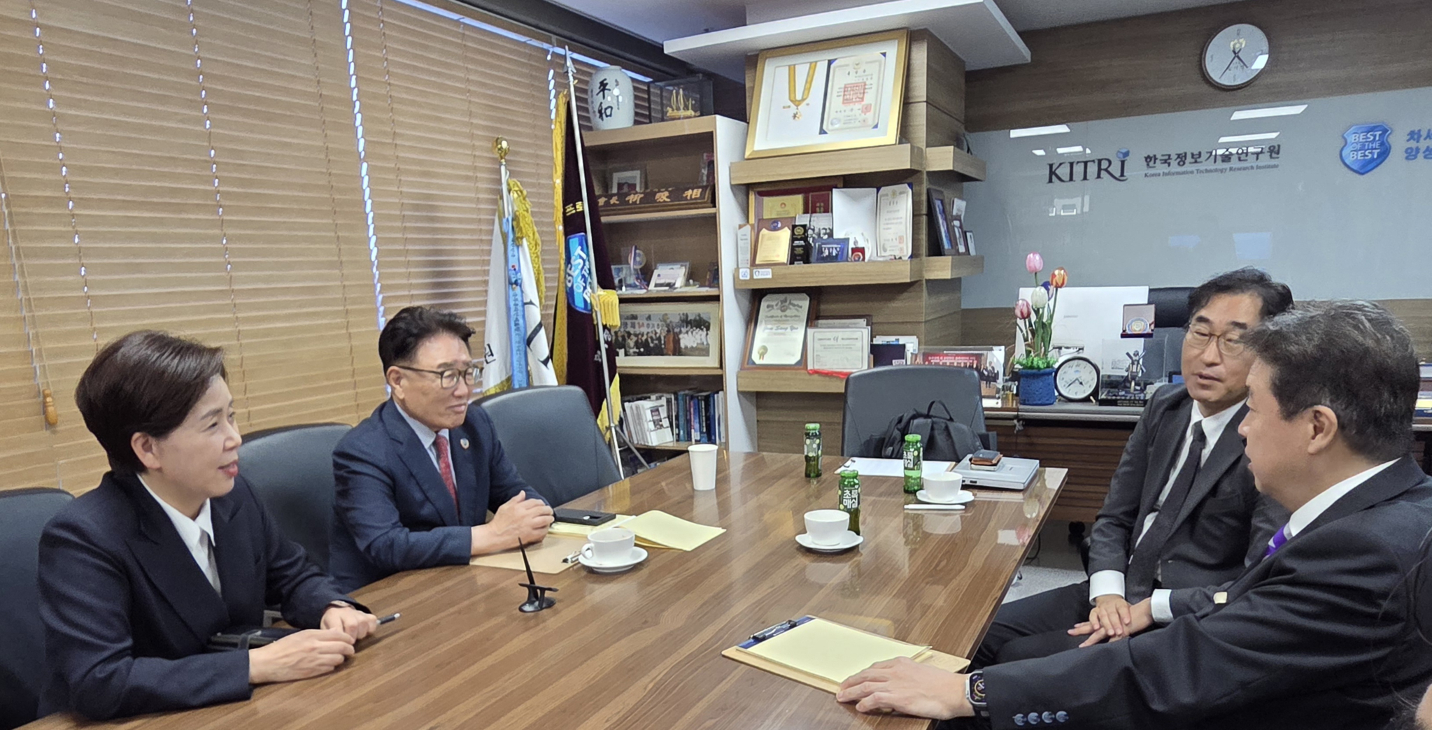 국민의힘 양향자 최고위원은 반도체 산업 발전을 위해 협력을 제안했다.