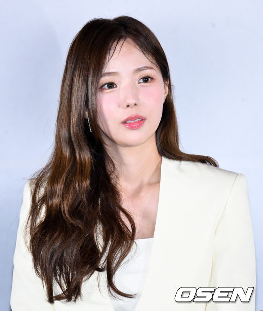 [OSEN=조은정 기자]영화 ‘전지적 독자 시점(이하 전독시)’(감독 김병우, 전독시) 언론시사 및 기자간담회가 15일 서울 강남구 메가박스 코엑스에서 열렸다.동명의 인기 웹툰을 원작으로 한 영화 ‘전독시’는 10년 이상 연재된 소설이 완결된 날 소설 속 세계가 현실이 되어 버리고, 유일한 독자였던 김독자(안효섭 분)가 소설의 주인공 유중혁(이민호 분) 그리고 동료들과 함께 멸망한 세계에서 살아남기 위한 판타지 액션물. 7월 23일 개봉.배우 채수빈이 질의응답 시간을 갖고 있다. 2025.07.15 /cej@osen.co.kr