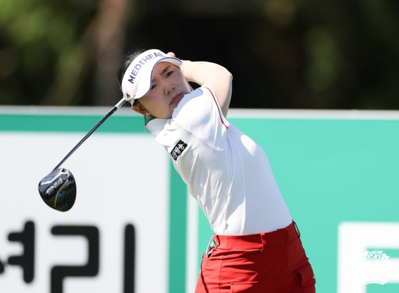 KLPGA 투어 하나금융그룹 챔피언십에서 2년 만에 우승하며 통산 9승째를 달성한 이다연의 티샷 장면. 사진 KLPGA
