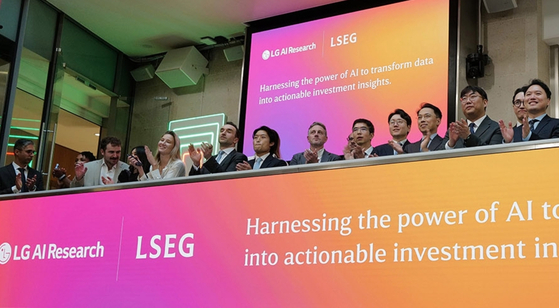 LG AI연구원과 LSEG(런던증권거래소그룹)는 19일(현지시각) 영국 런던증권거래소에서 엑사원 비즈니스 인텔리전스 상용화 서비스를 알리는 행사를 진행했다. 사진 LG