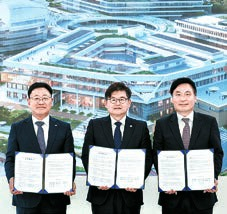 왼쪽부터 박상형 한전KDN 사장, 박진호 켄텍 총장 직무대행, 강명구 i-DEA 사무총장.
