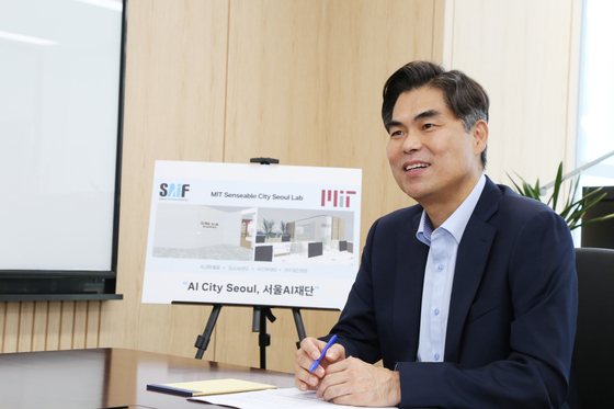 김만기 서울AI재단 이사장이 15일 중앙일보와 인터뷰하고 있다. [사진 서울AI재단]
