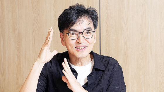  지난 19일 서울 선릉역 인근 SK라운지에서 SK하이닉스가 어떻게 삼성전자를 앞서게 됐는지, 지난 10년의 축적 과정을 담은 책 『신뢰 게임 』 공저자인 현순엽 전 부사장을 만났다. 강정현 기자