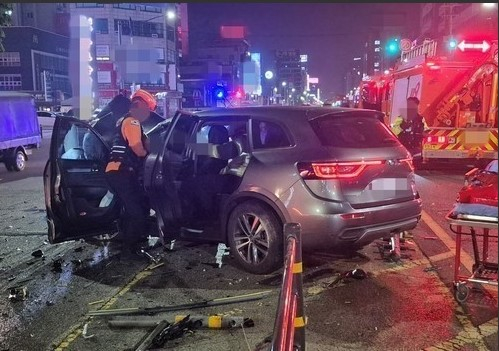 지난 5월 8일 오전 인천시 남동구 구월동 도로에서 술을 마신 채 벤츠 승용차를 몰다가 마주 오던 SUV를 들이받아 2명의 사망자를 발생시킨 사고 현장. 인천소방본부 제공