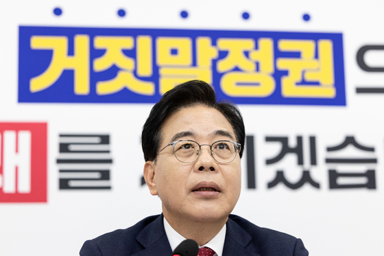 송언석 국민의힘 원내대표가 23일 서울 여의도 국회에서 취임 100일 기자간담회를 하고 있다. 뉴스1