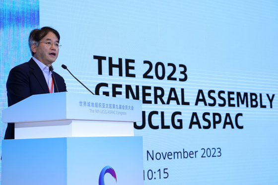 ‘2023 제9차 UCLG ASPAC 이우시 총회’에서 차기 총회 고양시 유치를 제안하는 이동환 고양시장. 사진 고양시