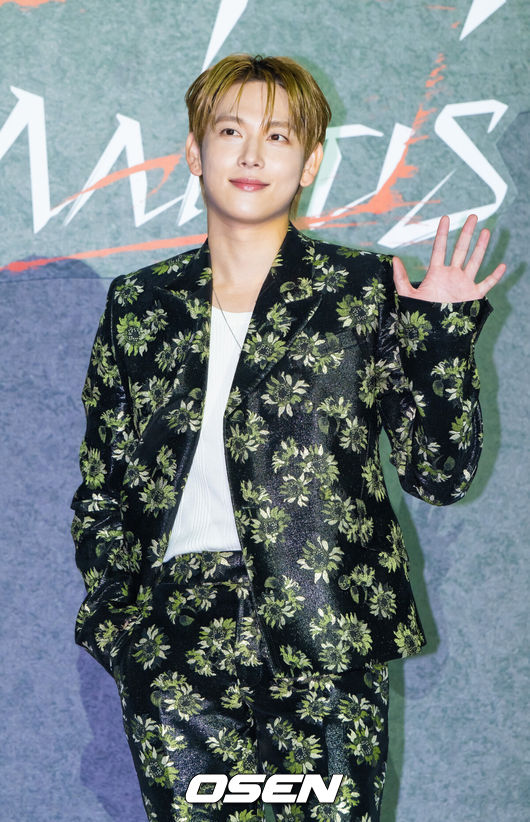 [OSEN=박준형 기자] 25일 오후 서울 롯데시네마 건대입구에서 넷플릭스 영화 ‘사마귀’ 제작보고회가 진행됐다.모든 룰이 무너진 살인청부업계에 긴 휴가 후 컴백한 A급 킬러 ‘사마귀’와 그의 훈련생 동기이자 라이벌 ‘재이’ 그리고 은퇴한 레전드 킬러 ‘독고’가 1인자 자리를 놓고 벌이는 대결을 그린 액션으로 배우 임시완과 박규영, 조우진이 출연한다.배우 임시완이 포즈를 취하고 있다.    2025.09.25 / soul1014@osen.co.kr