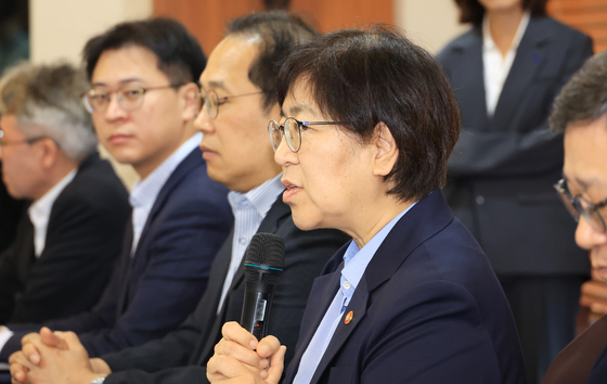 정은경 보건복지부 장관이 지난 3일 서울 코리아나호텔에서 열린 6개 보건의학단체장 간담회에서 인사말을 하고 있다. 연합뉴