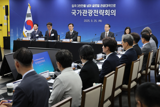 김민석 국무총리가 25일 서울 중구 한국관광공사 서울센터에서 열린 제10차 국가관광전략회의에서 발언하고 있다. 연합뉴스