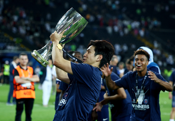 파리생제르맹에서 활약 중인 축구대표팀 핵심 미드필더 이강인이 AFC 올해의 국제 선수상 후보군에 이름을 올렸다. 로이터=연합뉴스