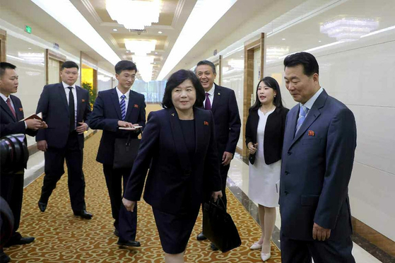 북한 노동당 기관지 노동신문은 최선희 외무상 일행이 중국을 방문하기 위해 지난 27일 전용기로 평양에서 출발했다고 28일 보도했다.   뉴스1