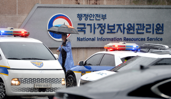 대전에 위치한 국가정보자원관리원 화재로 정부 전산망이 대규모로 마비 사태가 벌어지고 있는 가운데 28일 정보자원관리원 주변에 긴장감이 감돌고 있다. 김성태 객원기자