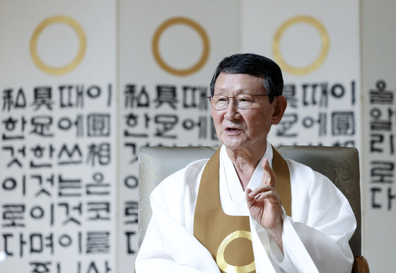 원불교 왕산 종법사는 "나라를 이끌 지적 능력과 실행력, 그리고 도덕성을 갖춘 지도자가 '큰 정치'를 해야 한다. 내 편과 상대편, 모두를 품는 게 큰 정치다"라고 말했다. 익산=김성룡 기자