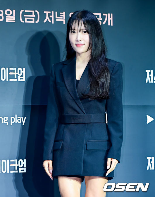 [OSEN=지형준 기자] 1일 오후 서울 광진구 자양동 풀만 앰버서더 서울 이스트폴에서 쿠팡플레이 예능 '저스트 메이크업' 제작발표회가 열렸다.'저스트 메이크업'은 대한민국을 넘어 세계적으로 K-뷰티를 대표하는 메이크업 아티스트들이 자신만의 색깔로 치열하게 맞붙는 초대형 메이크업 서바이벌으로 오는 10월 3일 첫 방송된다.메이크업아티스트 서옥이 포토타임을 하고 있다. 2025.10.01 /jpnews@osen.co.kr