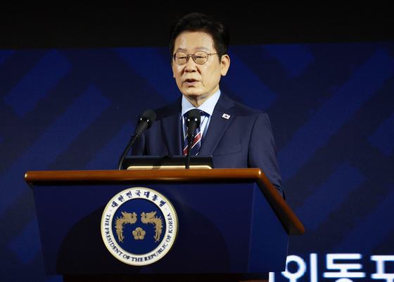 이재명 대통령이 2일 서울 광진구 그랜드워커힐서울 호텔에서 열린 제19회 세계한인의 날 기념식에서 기념사를 하고 있다. 사진 대통령실 제공