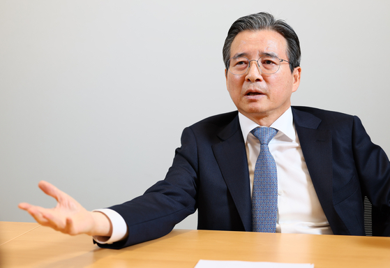 김용범 정책실장은 1일 대통령실에서 진행한 인터뷰에서 “한·미 협상은 종료 후 모두 국민에게 투명하게 공개할 생각으로 임하고 있다”며 “대통령 말씀대로 이면 합의는 절대 없을 것”이라고 말했다. 김현동 기자