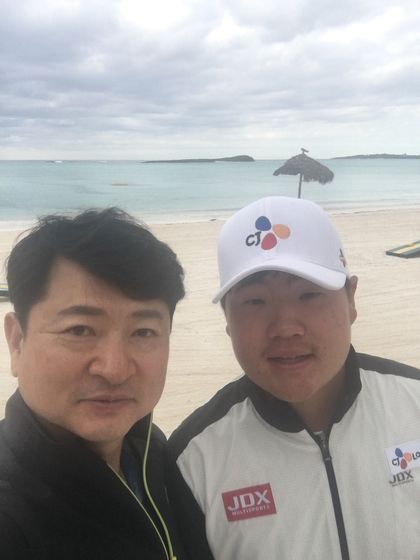 임성재가 2018뇬 콘페리 투어 개막전에서 우승할 때 함께 한 심원석씨. 사진 심원석