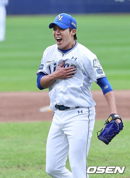 [OSEN=대구, 이석우 기자] 7일 대구 삼성라이온즈파크에서 2025 신한 SOL뱅크 KBO 와일드카드 결정전 삼성 라이온즈와 NC 다이노스의 경기가 열렸다. 홈팀 삼성은 로건이 방문팀 NC는 원태인이 선발 투수로 출전했다.삼성 라이온즈 원태인이 6회초 수비를 마치고 환호하고 있다. 2025.10.07 / foto0307@osen.co.kr