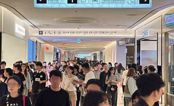 올 추석 연휴기간 롯데월드몰이 방문객들로 북적이고 있다. 사진 롯데백화점 