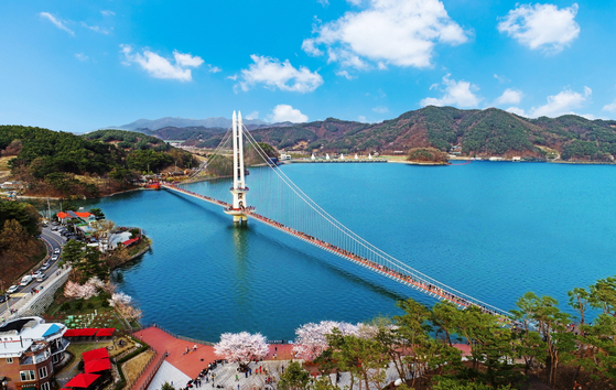 예당호 출렁다리. 사진 예산군