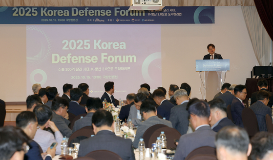 박장희 중앙일보 대표가 15일 서울 용산구 국방컨벤션에서 열린 ‘2025코리아 디펜스 포럼’에서 개회사를 하고 있다. 강정현 기자