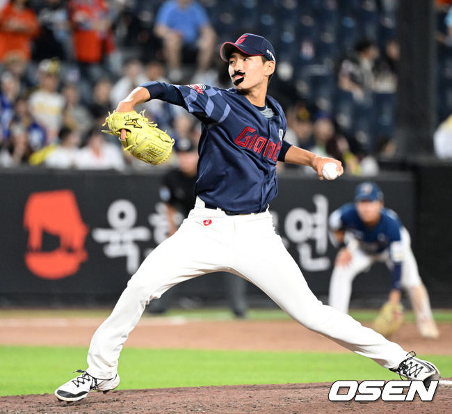[OSEN=대전, 이대선 기자] 11일 오후 대전 한화생명볼파크에서 'KBO 올스타 프라이데이' 퓨처스 올스타전이 열렸다.KBO 올스타전의 전야제인 퓨처스 올스타전 경기는 남부리그(상무, KT, 삼성, NC, 롯데, KIA)와 북부리그(한화, SSG, LG, 두산, 고양) 대표로 나선 총 48명의 선수가 치열한 승부를 펼친다.8회말 남부올스타 이영재가 역투하고 있다. 2025.07.11 /sunday@osen.co.kr