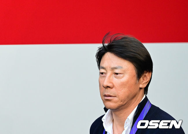 [OSEN=도하(카타르), 지형준 기자] 24일(현지시간) 오후 카타르 도하알투마마 스타디움에서2023 아시아축구연맹(AFC) 카타르 아시안컵 D조 최종전 일본과 인도네시아의 경기가 열렸다.인도네시아 신태용 감독이 입장하고 있다. 2024.01.24 /jpnews@osen.co.kr