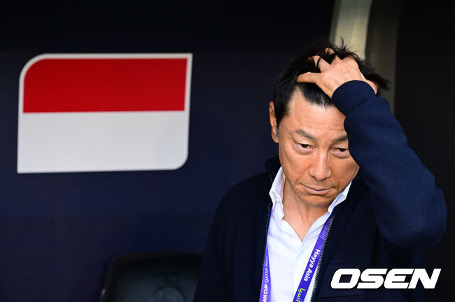 [OSEN=도하(카타르), 지형준 기자] 사상 첫 아시안컵 16강' 기적을 썼던 인도네시아신태용 감독의 매직이 끝났다.신태용 감독이 이끄는 인도네시아는 28일 오후 8시 30분(이하 한국시간) 자심 빈 하마드 스타디움에서 호주와 2023 아시아축구연맹(AFC) 카타르 아시안컵 16강전을 치러 0-4로 패했다.인도네시아 신태용 감독이 경기를 준비하고 있다. 2024.01.28 / jpnews.osen.co.kr