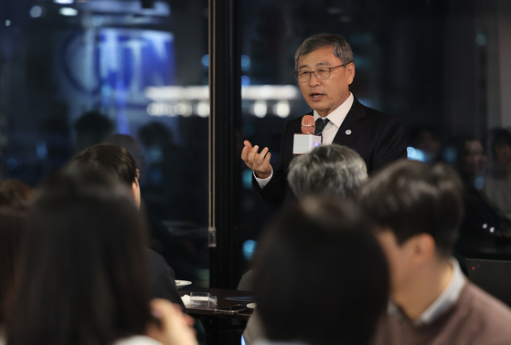 23일 서울 종로구 한 음식점에서 정근식 서울시 교육감이 기자들과 만나 지난 1년 간 소회를 밝히고 있다. 사진 서울시교육청