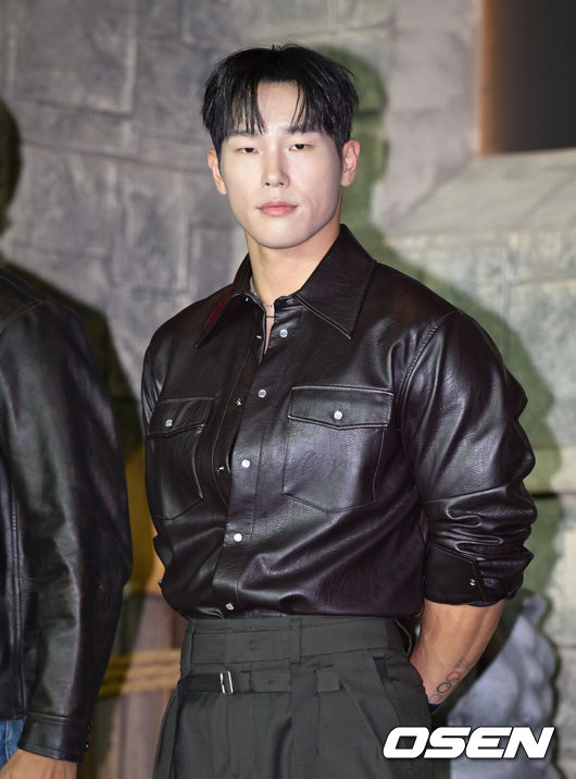 [OSEN=조은정 기자] 넷플릭스 '피지컬: 아시아' 제작발표회가 24일 오후 서울 강남구 웨스틴 서울 파르나스에서 열렸다.피지컬: 아시아는 한국, 일본, 태국, 몽골, 튀르키예, 인도네시아, 호주, 필리핀 등 8개국이 국기를 걸고 펼치는 피지컬 전쟁이다.윤서성빈이 포즈를 취하고 있다. 2025.10.24 /cej@osen.co.kr