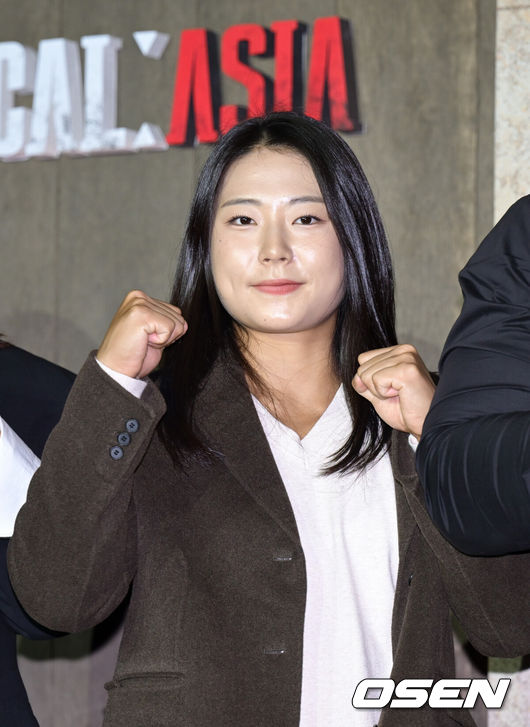 [OSEN=조은정 기자] 넷플릭스 '피지컬: 아시아' 제작발표회가 24일 오후 서울 강남구 웨스틴 서울 파르나스에서 열렸다.피지컬: 아시아는 한국, 일본, 태국, 몽골, 튀르키예, 인도네시아, 호주, 필리핀 등 8개국이 국기를 걸고 펼치는 피지컬 전쟁이다.최승연이 포즈를 취하고 있다. 2025.10.24 /cej@osen.co.kr