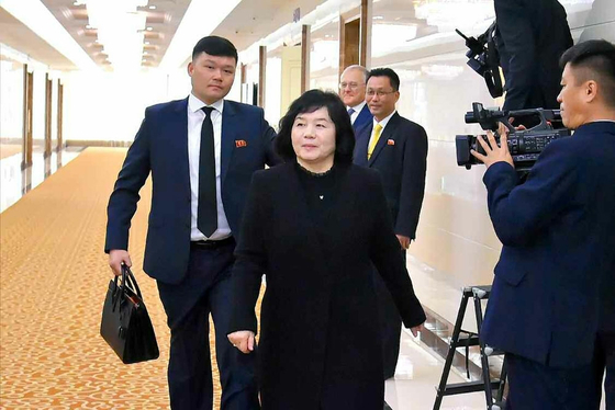 노동신문은 27일 "러시아 연방 외무성과 벨라루스 공화국 외무성의 초청에 따라 조선민주주의인민공화국 외무상 최선희 동지가 러시아 연방과 벨라루스 공화국을 방문한다"고 보도했다. 노동신문, 뉴스1