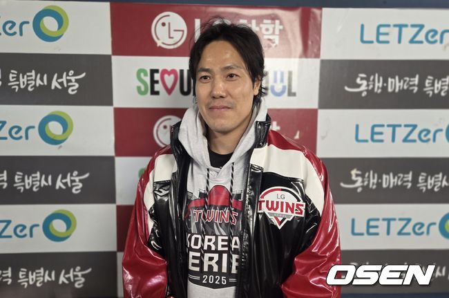 [OSEN=잠실, 한용섭 기자]프로야구 LG 트윈스 베테랑 투수 김진성(40)이 27일 잠실구장에서 열린 한화 이글스와 한국시리즈 2차전에서 만루 위기를 막아내며 한국시리즈 역대 최고령 승리 투수 기록을 세웠다. 한국시리즈 통산 평균자책점 0.90을 기록 중이다. /orange@osen.co.kr