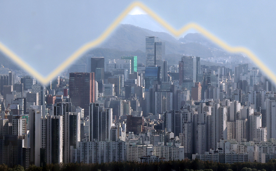 지난 26일 KB부동산이 발표한 10월 주택가격동향에 따르면 서울 아파트 매매가격은 10·15 부동산 대책 발표 이전까지 기준으로 올해 들어 최고 상승률을 기록한 것으로 나타났다. 뉴스1