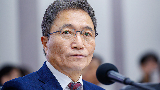 이학재 인천국제공항공사 사장이 27일 오전 인천 중구 인천국제공항공사에서 열린 국회 국토교통위원회의 인천국제공항공사, 한국공항공사, 항공안전기술원, 국립항공박물관에 대한 국정감사에 출석해 의원 질의를 받고 있다. 뉴스1
