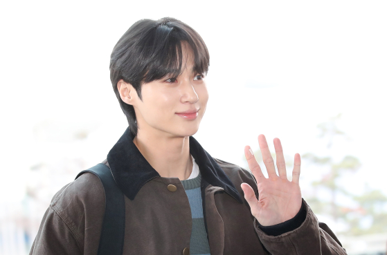배우 변우석이 '2024 MAMA AWARDS'를 위해 지난 2024년 11월 21일 인천국제공항을 통해 일본 오사카로 출국하고 있다. 뉴스1