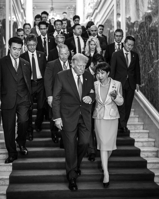 도널드 트럼프 대통령이 29일 일본 방문을 마치고 자신의 트루스소셜에 다카이치 사나에 일본 총리와 팔짱을 한 사진을 게시했다. 도널드 트럼프 대통령 트루스소셜 캡처