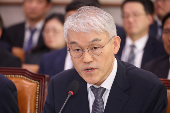 천대엽 법원행정처장이 30일 서울 여의도 국회 법제사법위원회에서 종합감사에서 답변하고 있다. 연합뉴스