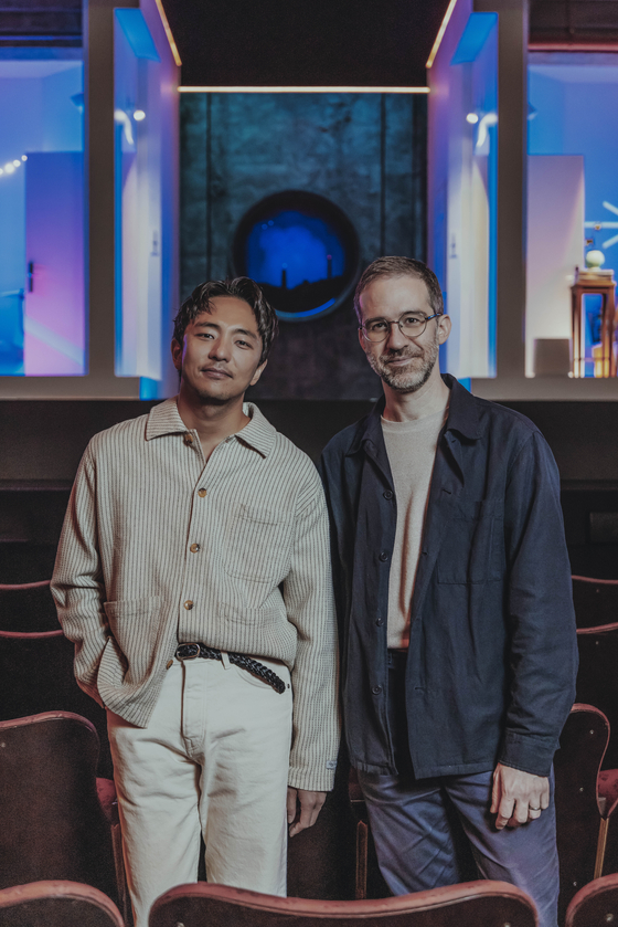 '어쩌면 해피엔딩(Maybe Happy Ending')을 탄생시킨 듀오 박천휴와 윌 애런슨(왼쪽부터). 사진 Matthew Murphy