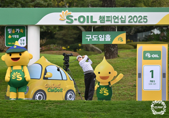 고지원이 1일 열린 KLPGA 투어 S-OIL 챔피언십 3라운드 1번 홀에서 티샷을 하고 있다. 사진 KLPGA