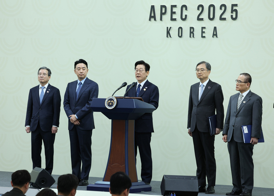 이재명 대통령이 1일 경북 경주 APEC 국제미디어센터에서 열린 공식기자회견에서 발언을 하고 있다. [대통령실사진기자단]