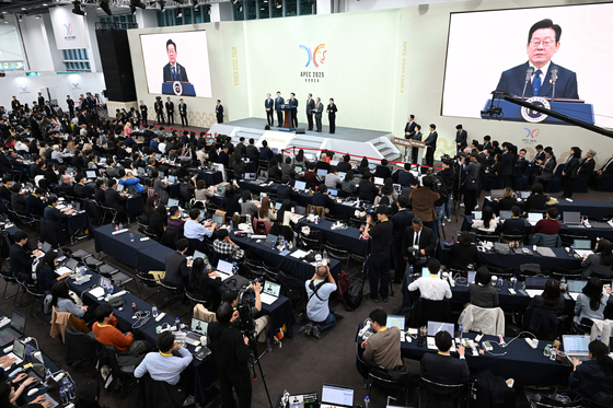 이재명 대통령이 1일 경북 경주 APEC 국제미디어센터에서 열린 공식기자회견에서 발언을 하고 있다. 대통령실사진기자단