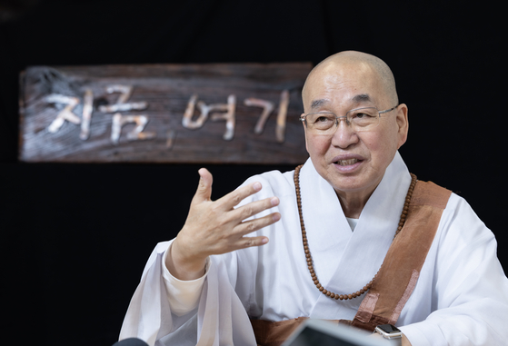 법륜 스님은 "대한민국 안에서 보면 살기 어렵지만, 바깥에서 보면 대한민국은 참 괜찮은 나라다. 너무 기운 빠져 있지 마라. 대한민국은 아직 살만한 나라라는 이야기를 해주고 싶다"고 말했다. . 권혁재 사진전문기자