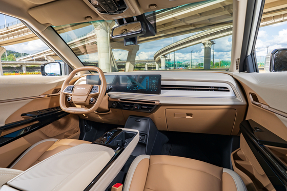 KGM 액티언 하이브리드 실내.