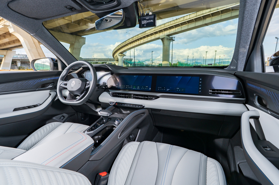 르노코리아 그랑콜레오스 하이브리드 실내.