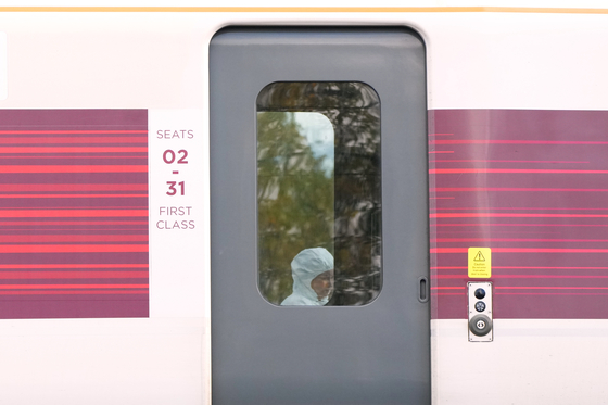  영국 열차에서 지난 1일(현지시간) 칼부림 사건이 발생했다. AP=연합뉴스