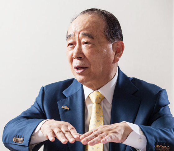 일본 정부로부터 3일 훈장(욱일쌍광장)을 받은 윤기 사회복지법인 마음의 가족 이사장. 마음의 가족 홈페이지 캡처